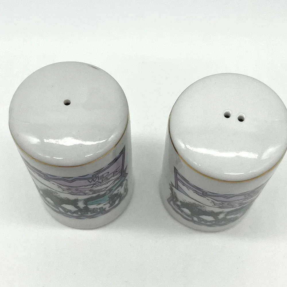 Sea World Wild Arctic Polar Bear Salt‎ Pepper Shakers Porcelain Gold Trim 90s